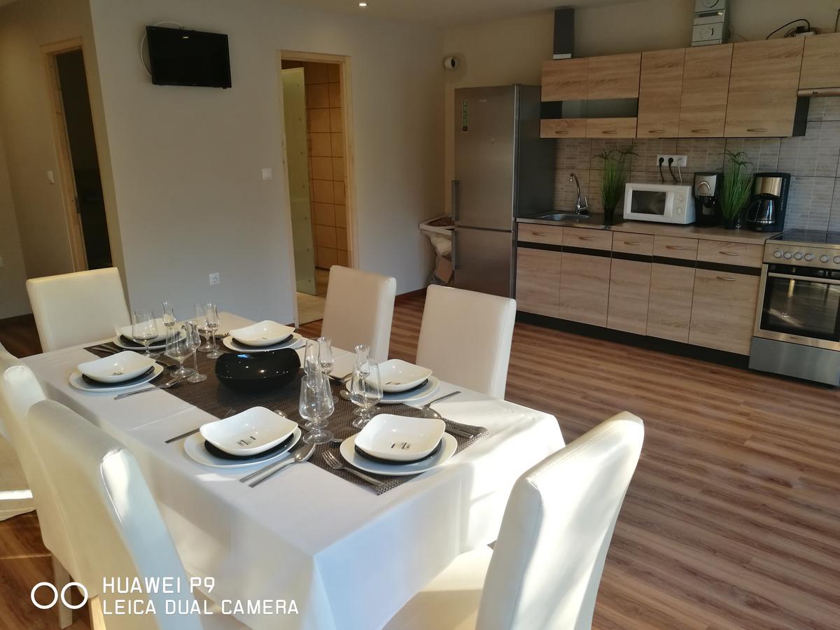 Room4U Apartment Balatonszárszó Eksteriør billede
